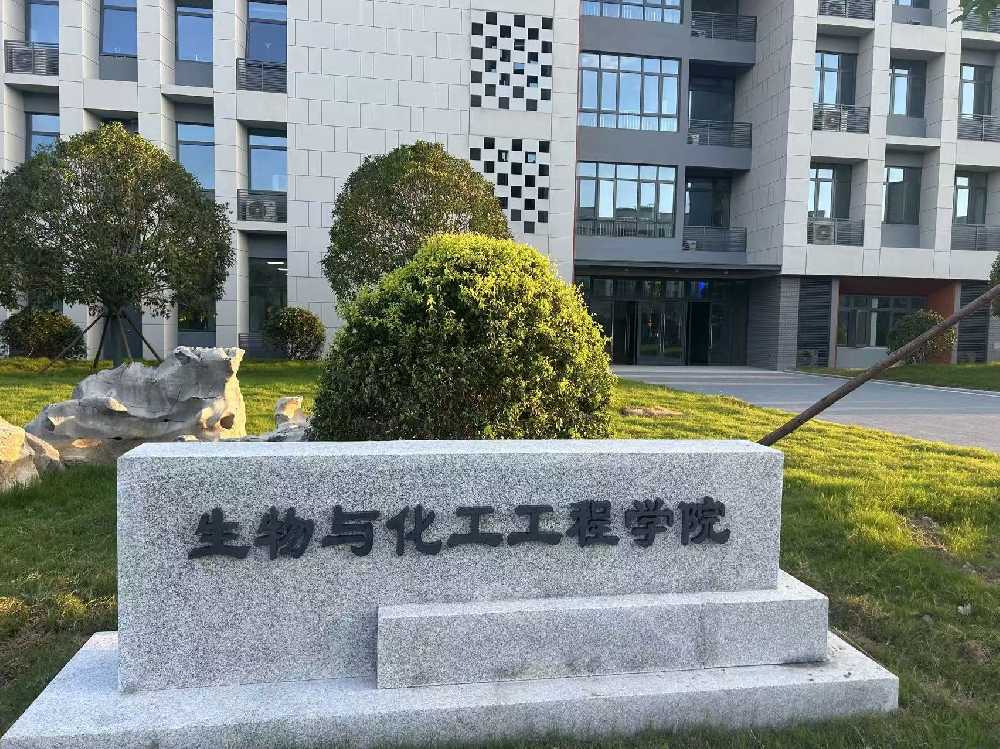 酒泉市扬州职业大学体育场高杆灯项目